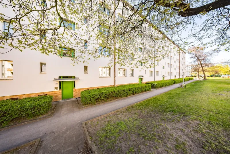 Helle 2,5-Z.-Wohnung mit Balkon und Tageslichtbad für Selbstrenovierer–WBS-Berechtigung (100 - 140) — photo 1